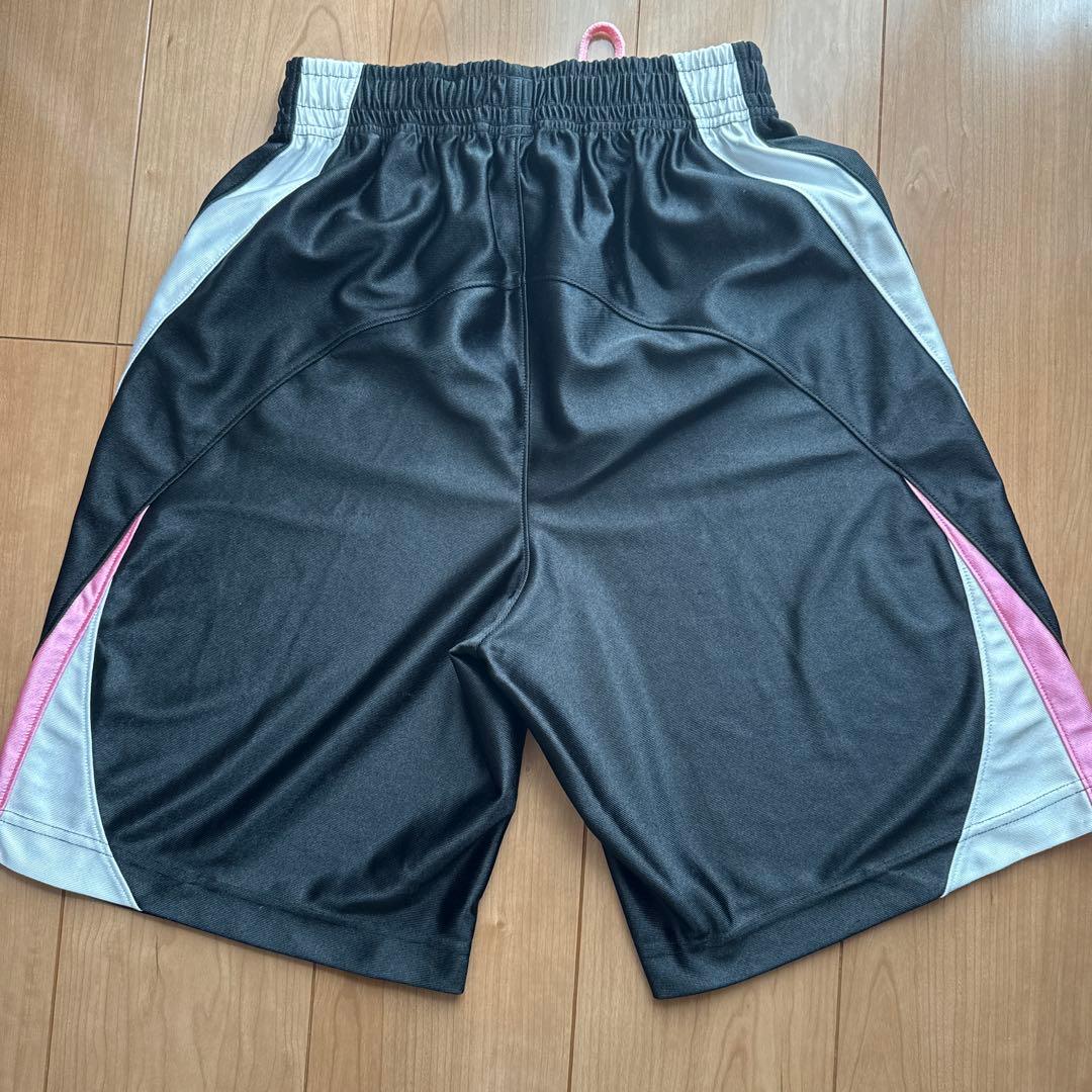 Converse レディース バスケットボールパンツ 黒/ピンク 光沢 (2/5)