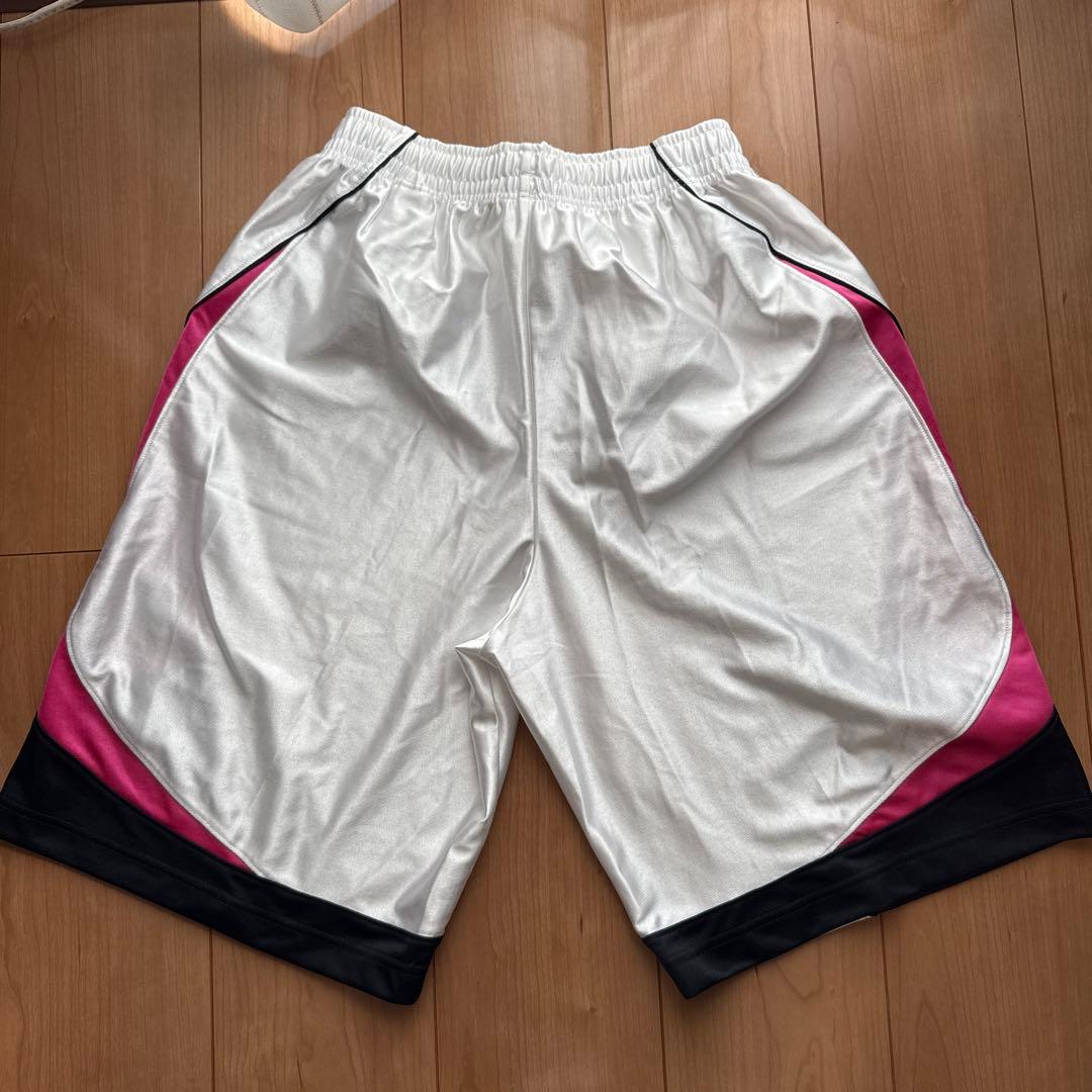 ASICS レディース バスケットボールパンツ ホワイト/ピンク/ブラック 光沢 (2/5)