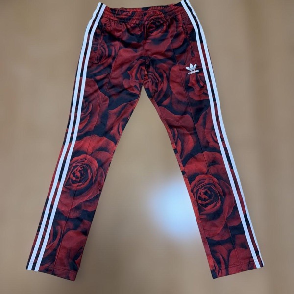 adidas レディース トラックパンツ ローズ柄 迷彩柄