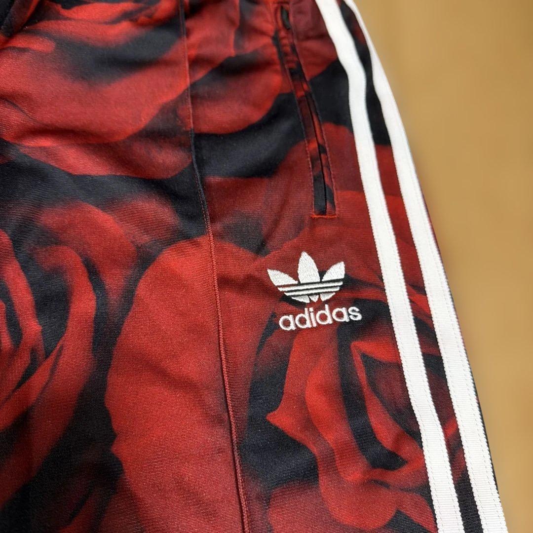 adidas レディース トラックパンツ ローズ柄 迷彩柄 (2/5)
