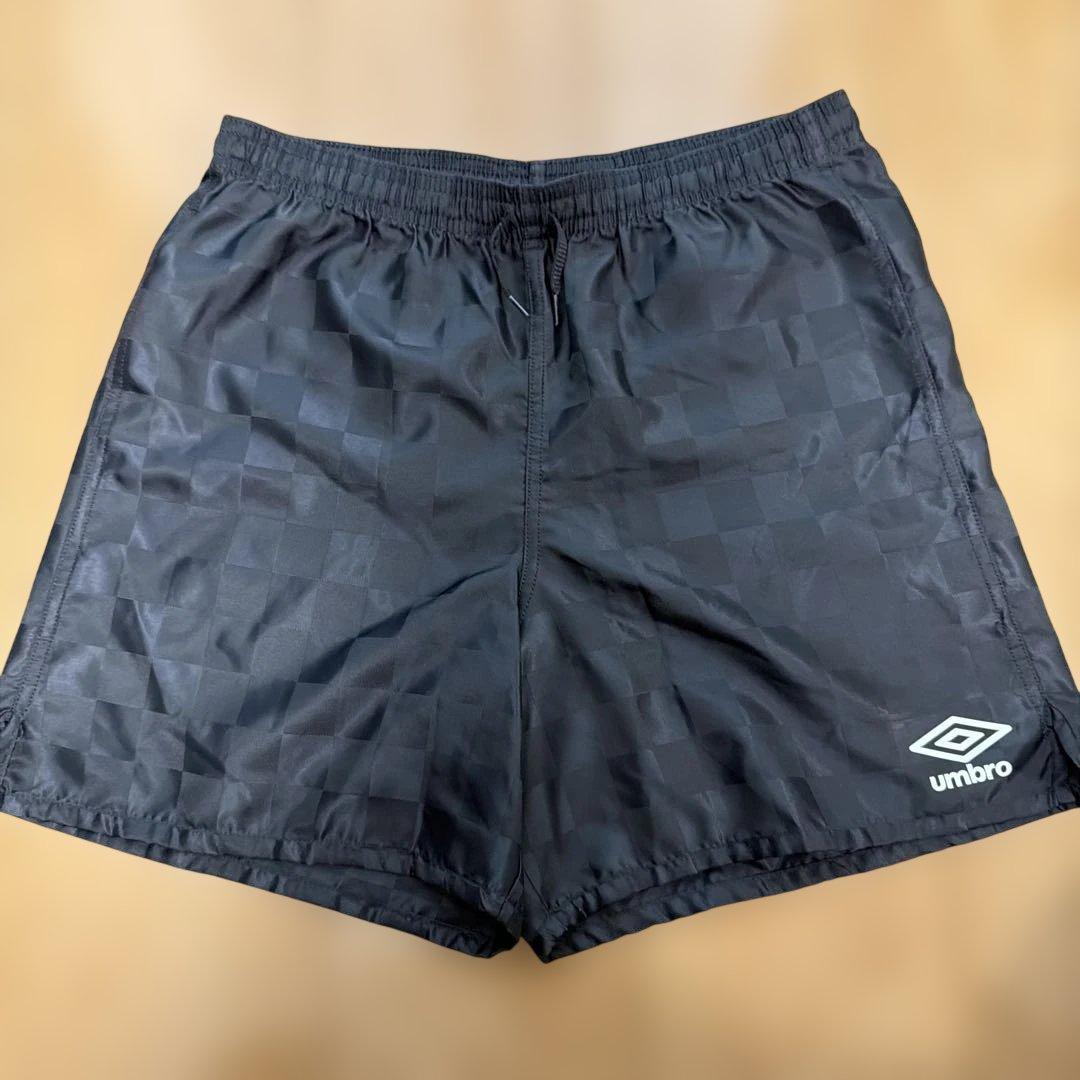 レトロ・レア umbro チェック柄 サテン ブラック サッカーパンツ (2/5)