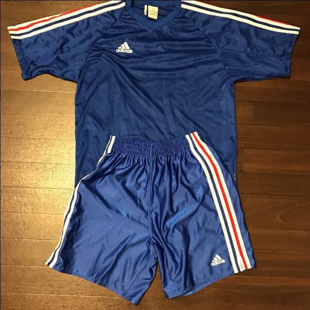 Adidas サッカーユニフォーム上下セット (1/2)