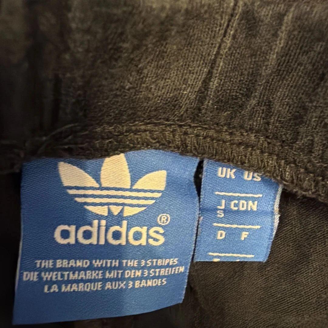 adidas レディース ブラック フリンジ Tシャツ & ショーパン セット (5/6)