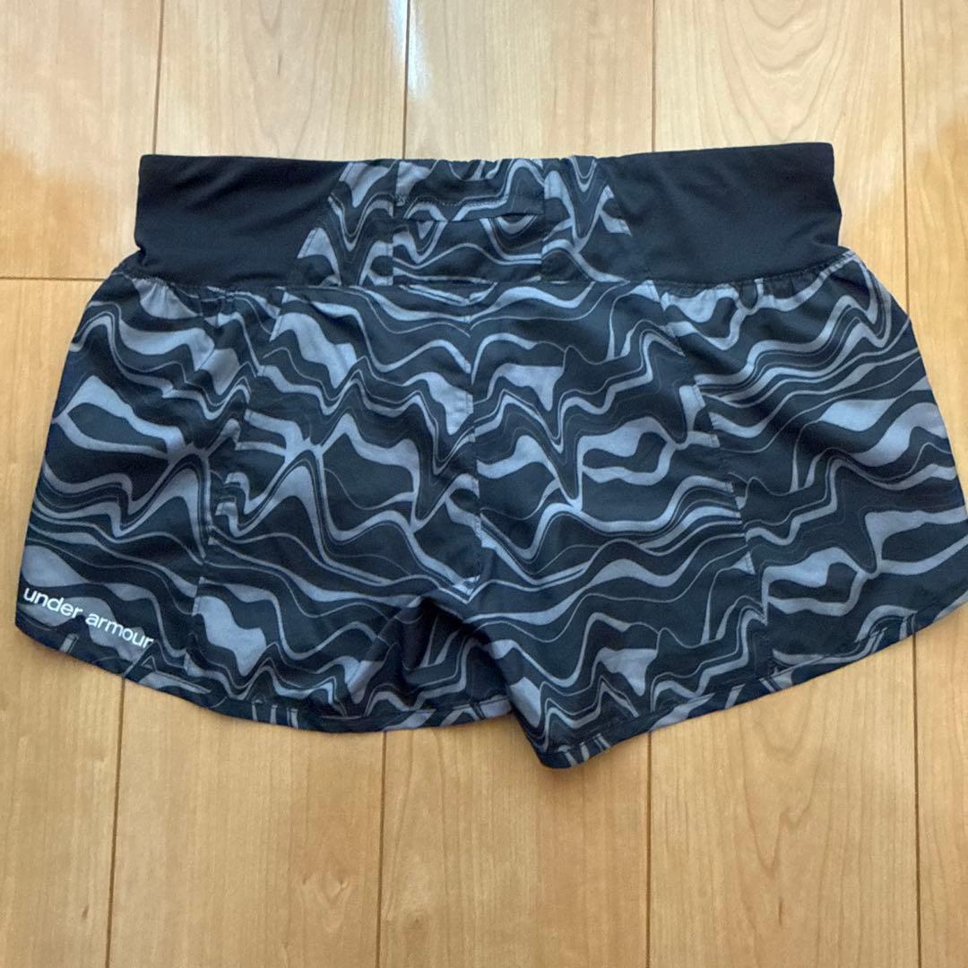 UNDER ARMOUR レディース ランニングショーツ ランパン 黒/グレー (3/4)