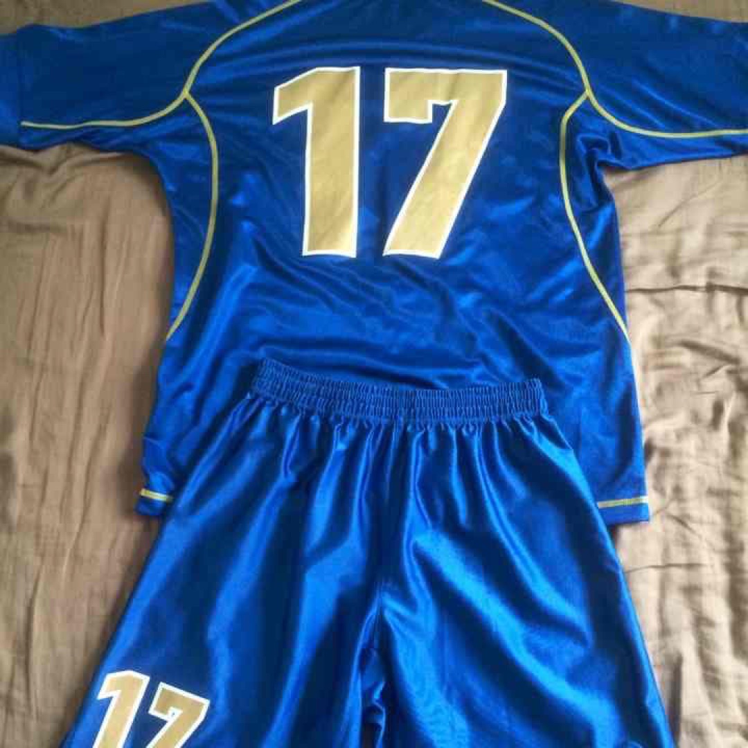 値下げ！ロット サッカー ユニフォーム 上下セット 青 (2/2)
