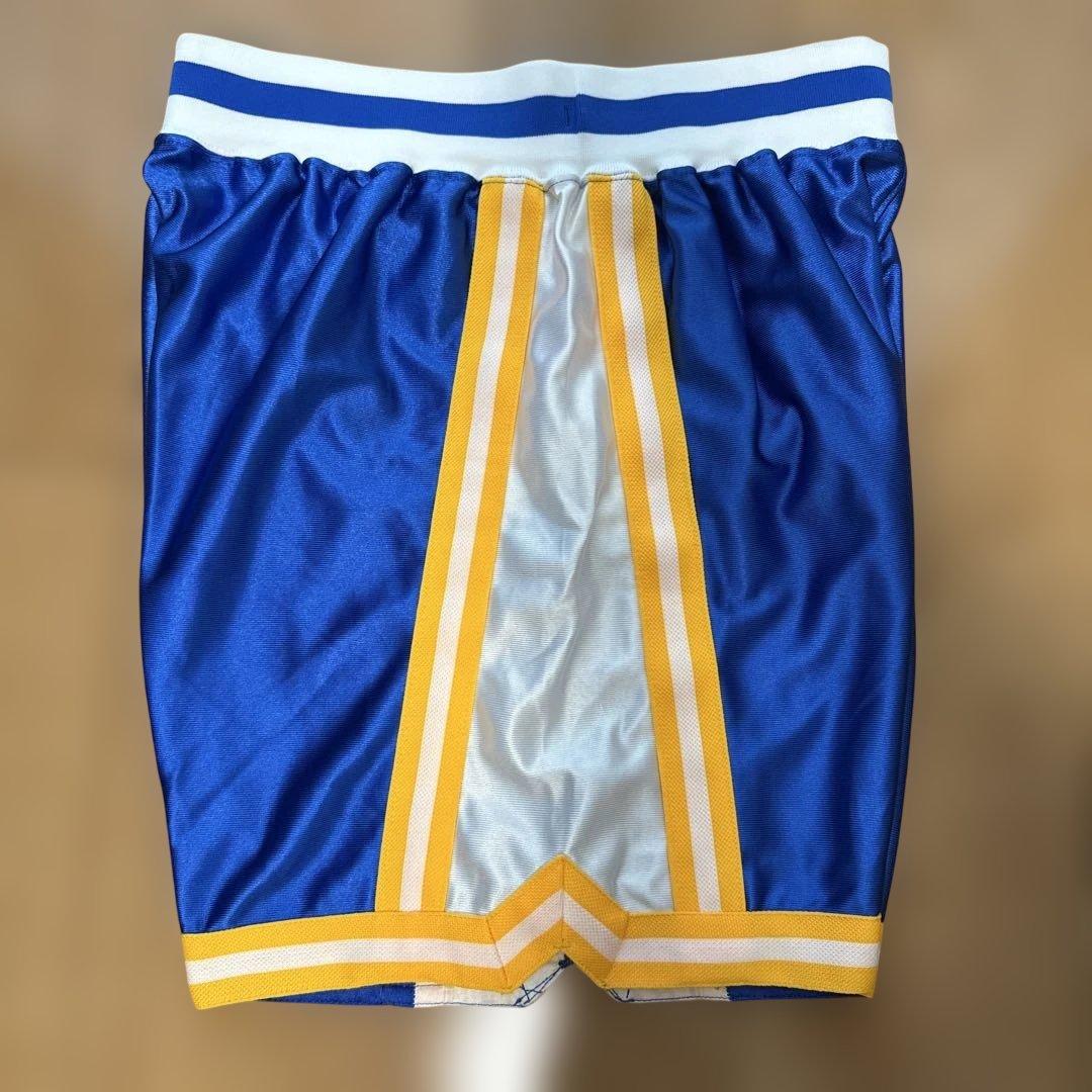 メンズ asics バスケットボールパンツ 青/白/イエロー 光沢 (5/5)