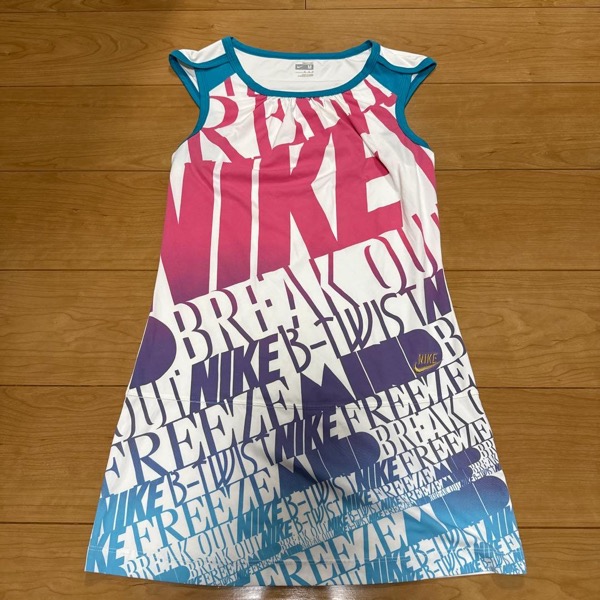 Nike レディース テニスウェア Mサイズ