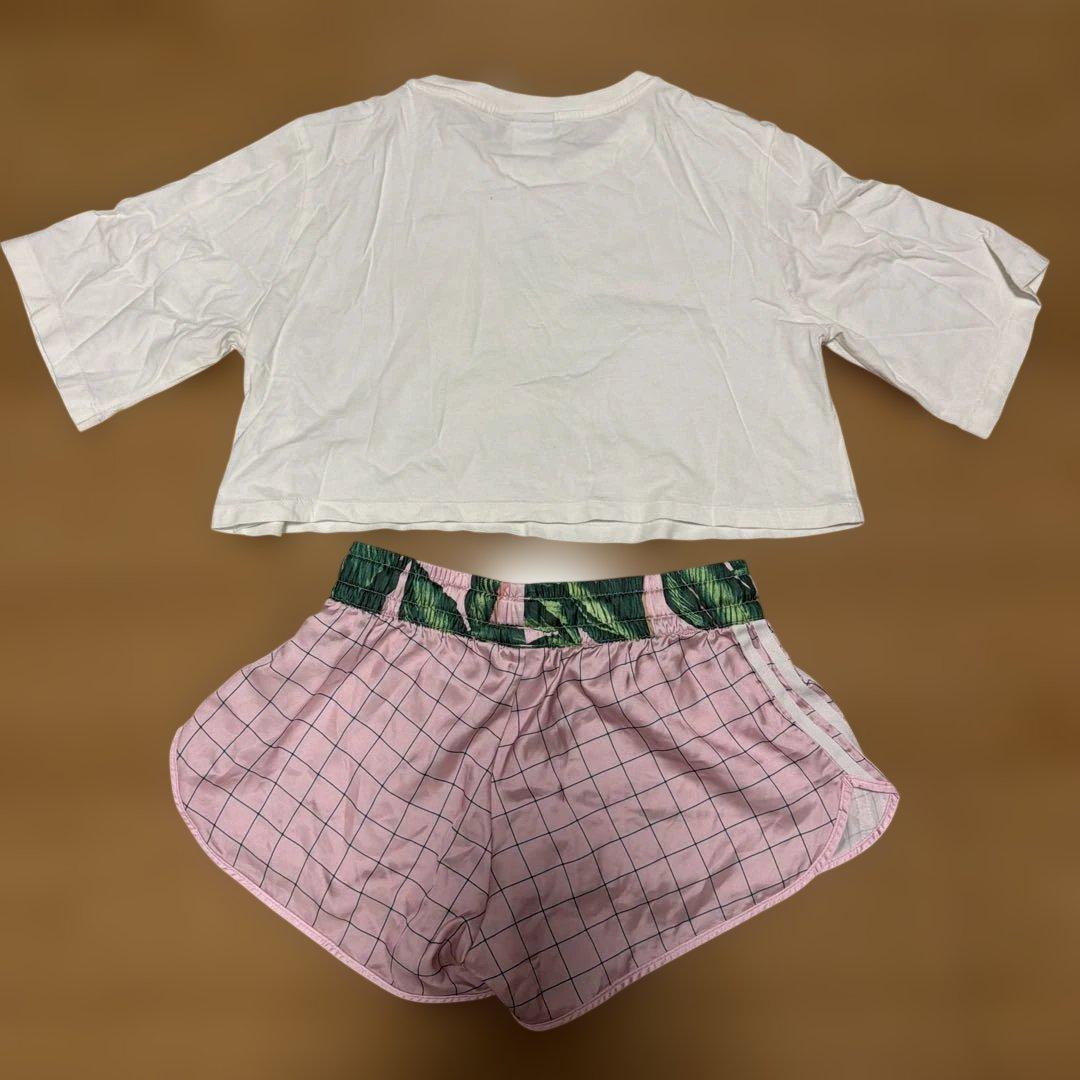 adidas クロップドTシャツ・ショートパンツセット (2/4)