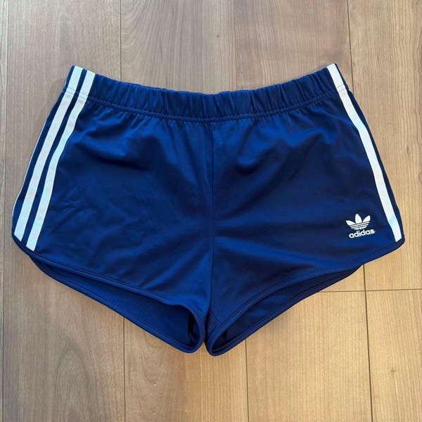 adidas originals ショートパンツ ネイビー L