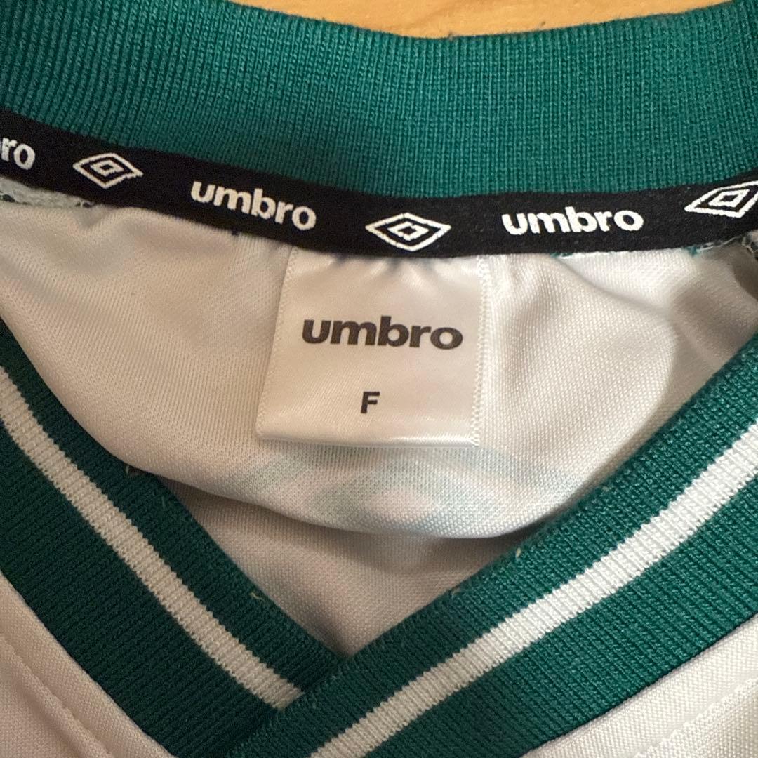 umbro スポーツシャツ 半袖 F ホワイト/グリーン クロップド 韓国 (3/3)