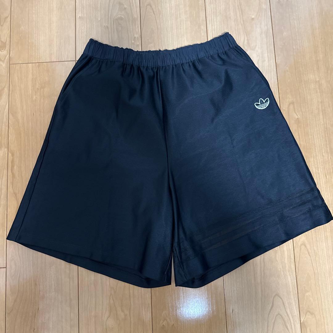 adidas レディース ショートパンツ (1/3)